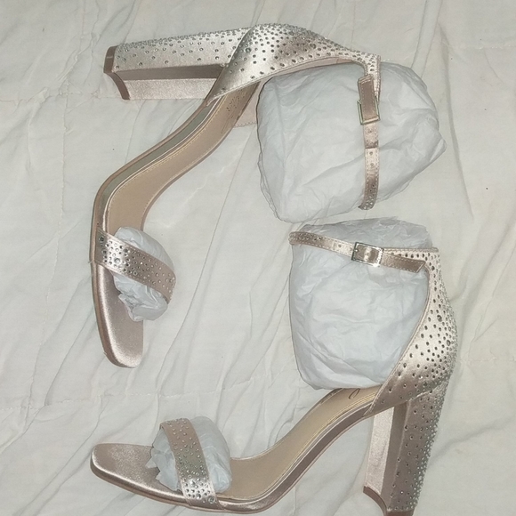 David's Bridal Badgley Mischka Heels - Picture 10 of 10